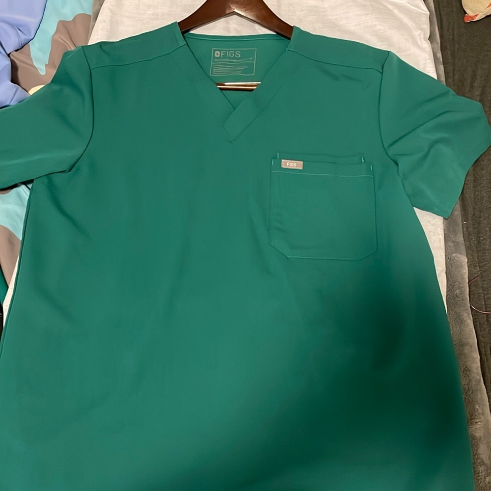 Figs 2 pocket scrub top